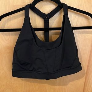 Lululemon sports bra with POCKET!